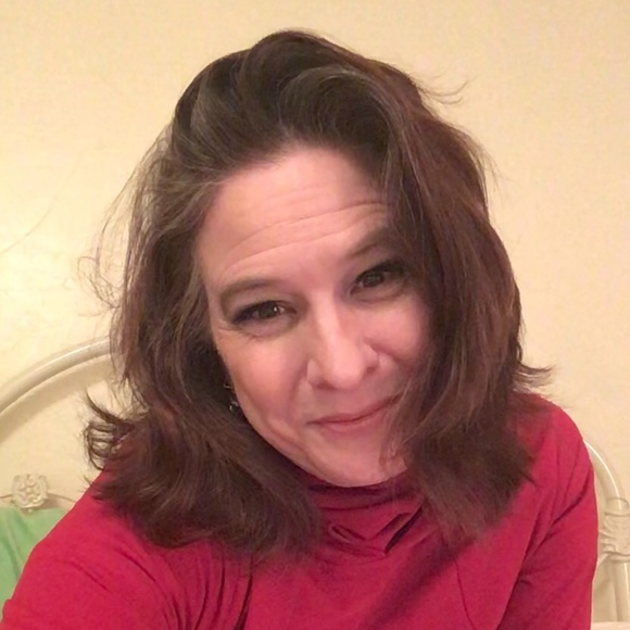 Meet your Posher, Suzanne - Picture 1 of 2